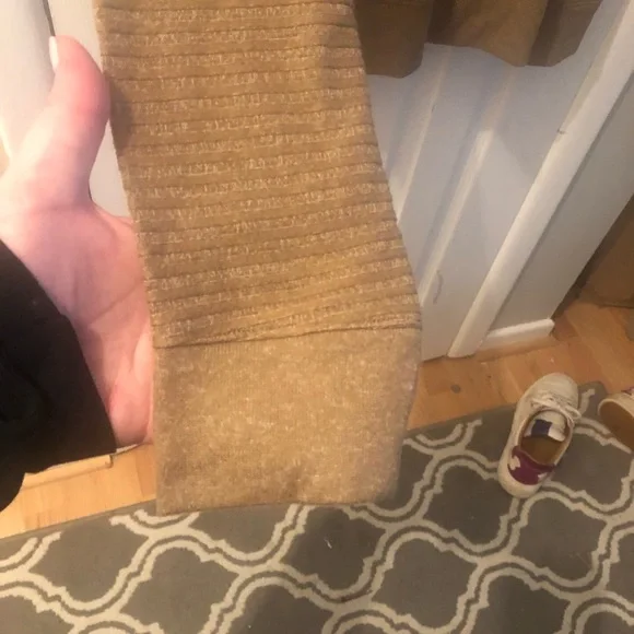 Woman’s shirt - Picture 4 of 6